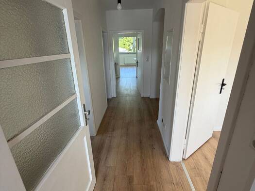 Wohnung zur Miete 750 € 3 Zimmer 92 m² Geschoss 1/1 frei ab sofort Am Schöt Hameln 31787
