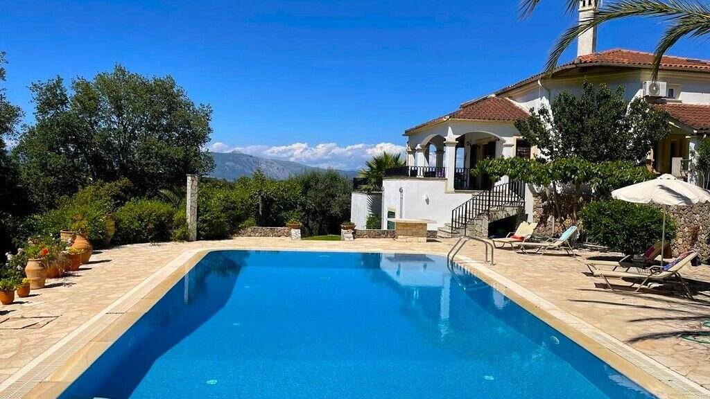 Villa zum Kauf 1.000.000 € 6 Zimmer 490 m² 4.584 m² Grundstück Korfu