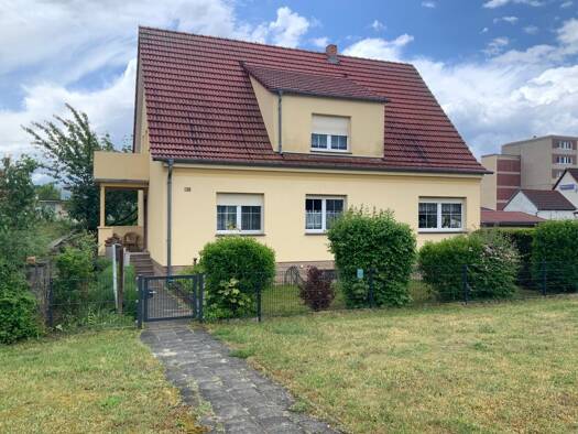 Mehrfamilienhaus zum Kauf 245.000 € 7 Zimmer 148 m² 1.561 m² Grundstück Eisenhüttenstadt Eisenhüttenstadt 15890