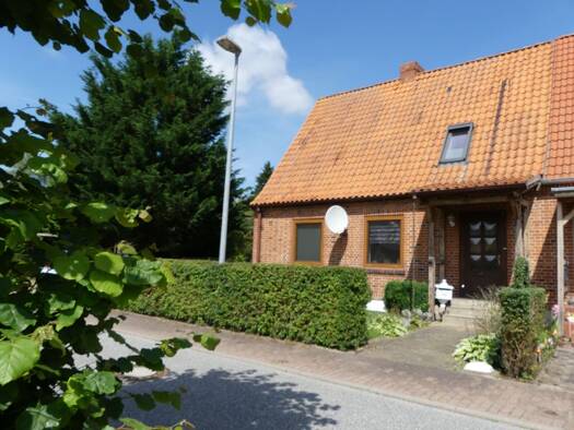 Doppelhaushälfte zum Kauf 178.000 € 5 Zimmer 155 m² 1.400 m² Grundstück frei ab 31.12.2025 Neuhof 11 Neuhof Neukloster 23992