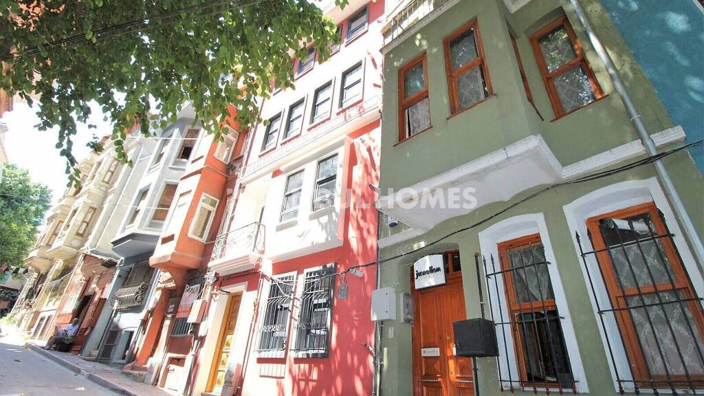 Haus zum Kauf 1.380.000 € 9 Zimmer 340 m² 65 m² Grundstück Istanbul 34087