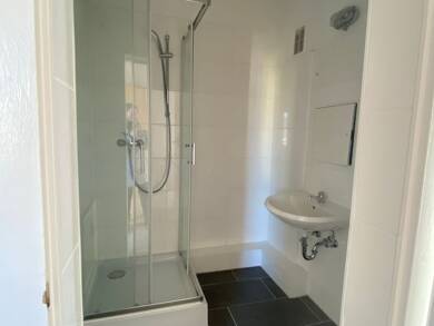Wohnung zur Miete 150 € 1 Zimmer 29,6 m² 4. Geschoss frei ab sofort Clara-Wieck-Ring 26 Markneukirchen Markneukirchen 08258