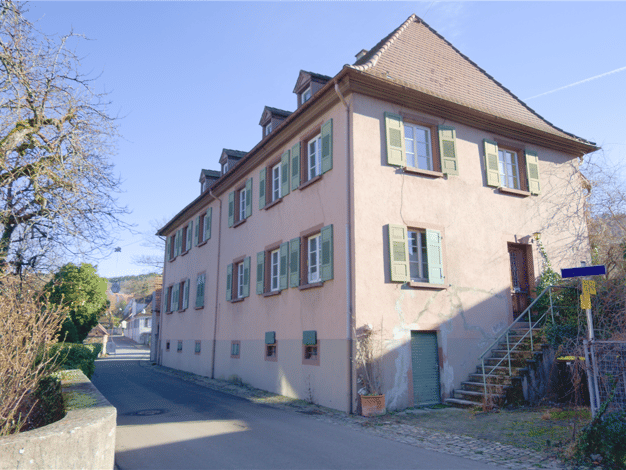 Mehrfamilienhaus zum Kauf 1.190.000 € 13 Zimmer 333,4 m² 600 m² Grundstück frei ab sofort Staufen Staufen im Breisgau 79219