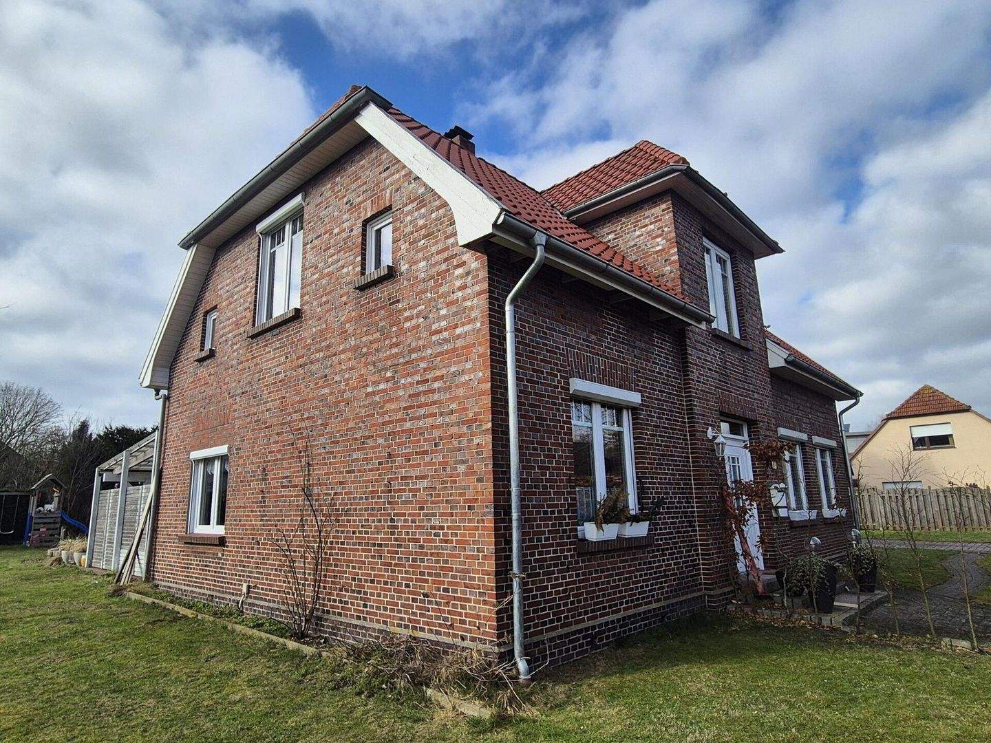 Immobilie in Bockhorn - Historisches Wohnhaus mit Charakter, großem Grundstück und vielfältigen Möglichkeiten in Bockhorn - Bild 2