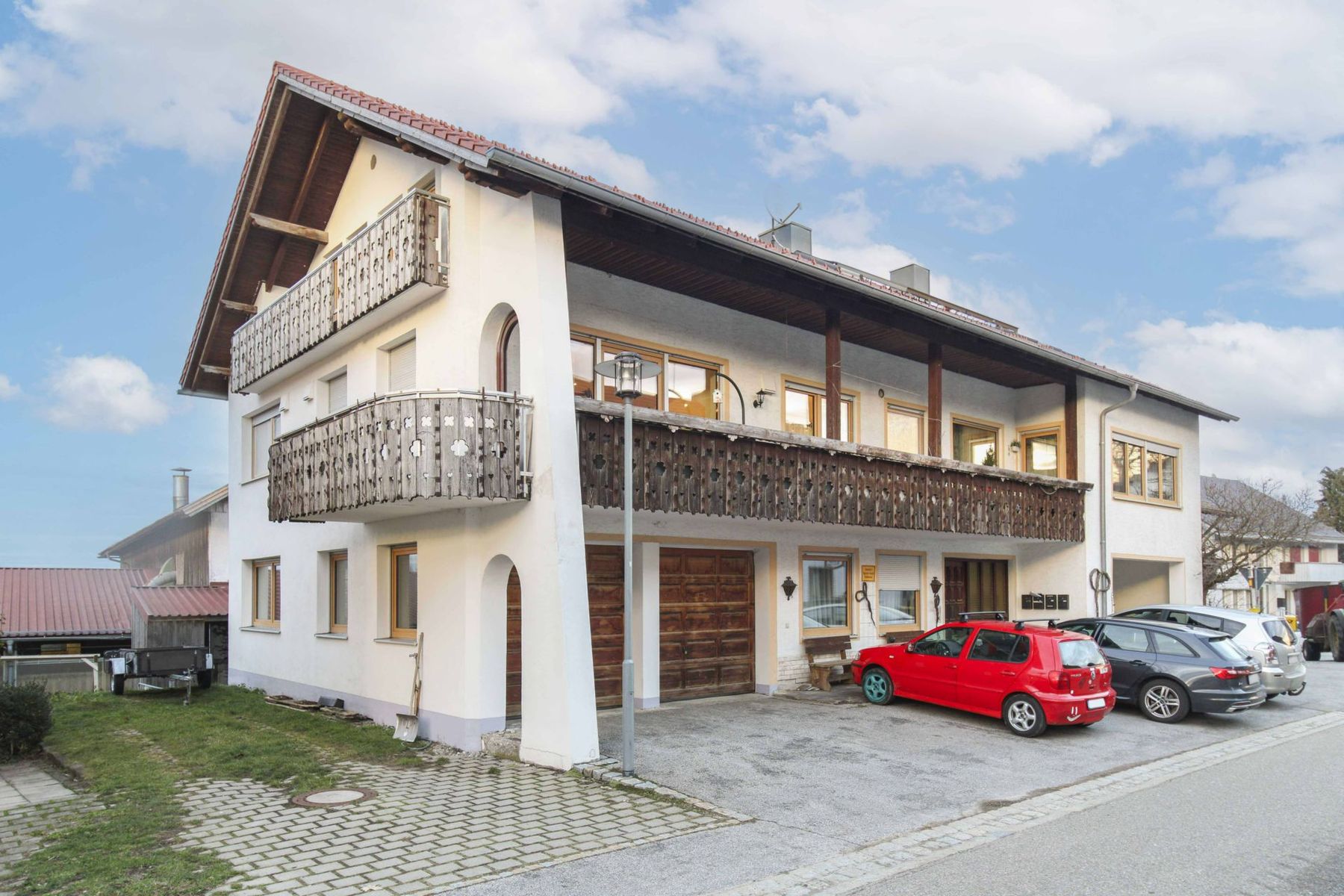 Mehrfamilienhaus zum Kauf als Kapitalanlage geeignet 679.000 € 12 Zimmer 300,2 m²<br/>Wohnfläche 372 m²<br/>Grundstück Böhen Böhen 87736