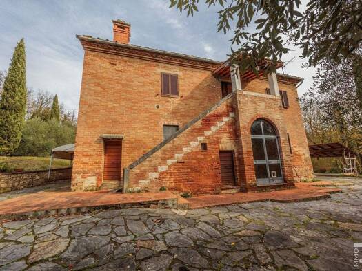 Bauernhaus zum Kauf 490.000 € 3 Zimmer 230 m² 11.000 m² Grundstück frei ab sofort Chiusi 53043