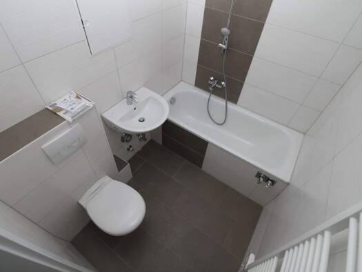 Wohnung zur Miete 404 € 3 Zimmer 61,9 m² 5. Geschoss frei ab 16.12.2025 Weißdornstraße 74 Grünau-Ost Leipzig 04209