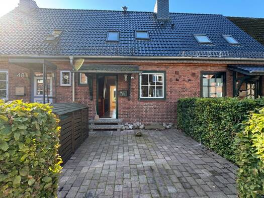 Reihenmittelhaus zum Kauf 169.000 € 2 Zimmer 56,3 m² 210 m² Grundstück frei ab sofort Schleswig 24837