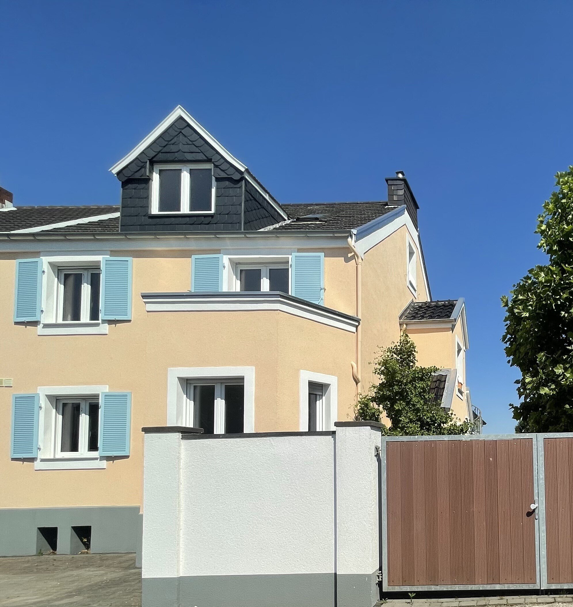 Haus zum Kauf provisionsfrei 565.000 € 9 Zimmer 299 m²<br/>Wohnfläche 482 m²<br/>Grundstück ab sofort<br/>Verfügbarkeit Kölnerstr 180 Euskirchen Euskirchen 53879