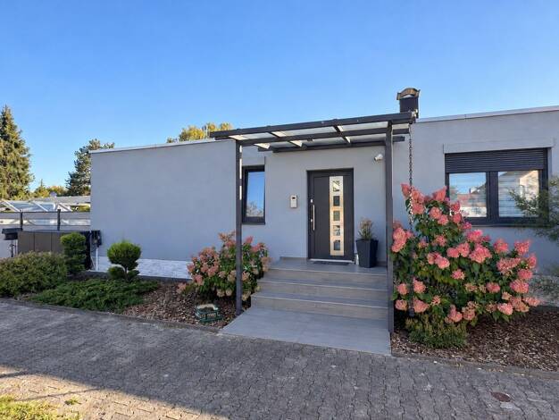 Mehrfamilienhaus zum Kauf provisionsfrei 990.000 € 10 Zimmer 290 m² 599 m² Grundstück Kontakt: Lisa Tel.: 017670904071 Königsbrunn 86343