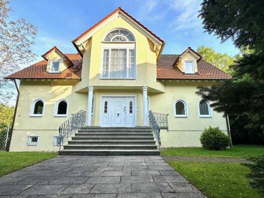 Haus zur Miete 3.700 € 8 Zimmer 286 m² 1.123 m² Grundstück Monakam Bad Liebenzell 75378