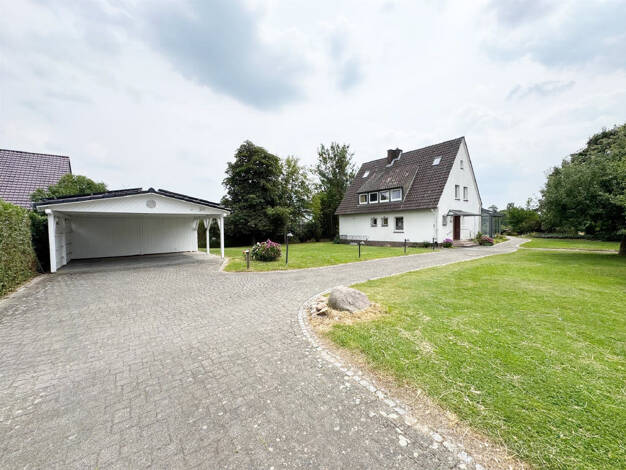 Haus zur Miete 2.100 € 5 Zimmer 200 m² 850 m² Grundstück Detmold 32758