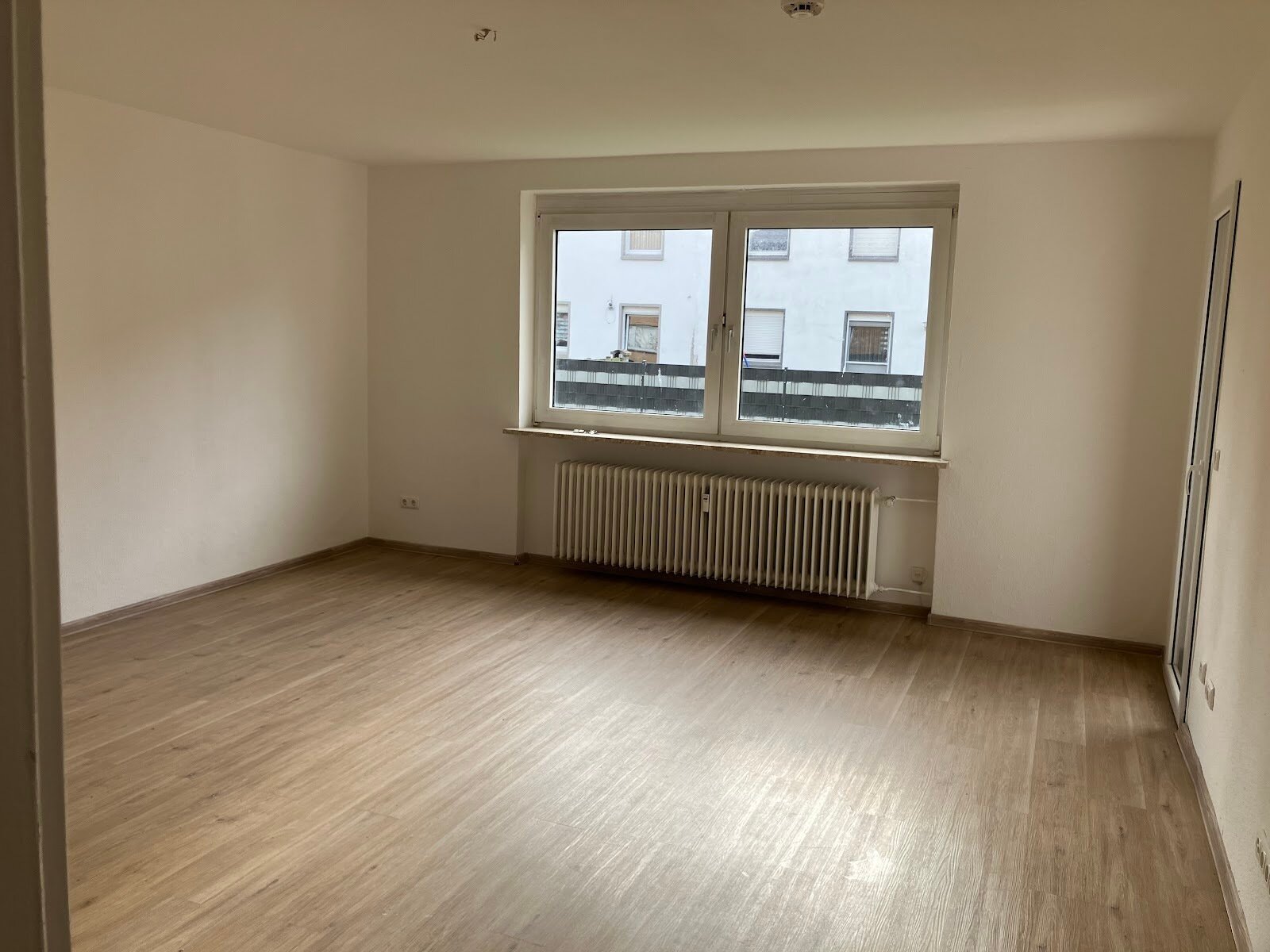 Wohnung zur Miete 450 € 3 Zimmer 74,9 m²<br/>Wohnfläche EG<br/>Geschoss 01.12.2024<br/>Verfügbarkeit Am Salzendeich 7a Einswarden Nordenham 26954