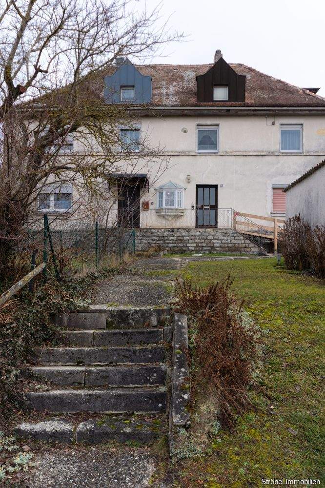 Immobilie in Uffenheim - großzügige Doppelhaushälfte mit viel Potenzial und Grundstück zu verkaufen - renovierungsbedürfig - Bild 3