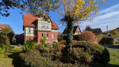 Villa zum Kauf 255.000 € 7 Zimmer 200 m² 880 m² Grundstück Hildburghausen Hildburghausen 98646