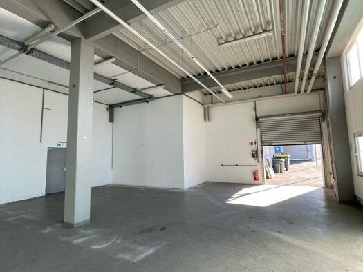 Lagerhalle zur Miete provisionsfrei 4.800 m² Lagerfläche teilbar von 650 m² bis 4.800 m² Großweismannsdorf Roßtal 90574