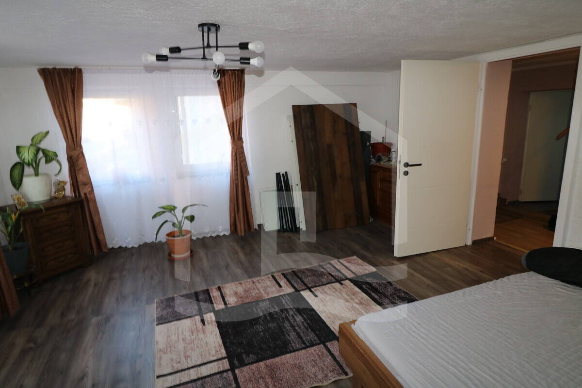 Immobilie in Schefflenz - Modernisiertes Einfamilienhaus mit großzügigem Grundstück und Terrasse - Bild 3