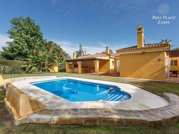 Villa zum Kauf provisionsfrei 1.299.000 € 6 Zimmer 217 m² 1.106 m² Grundstück San Roque
