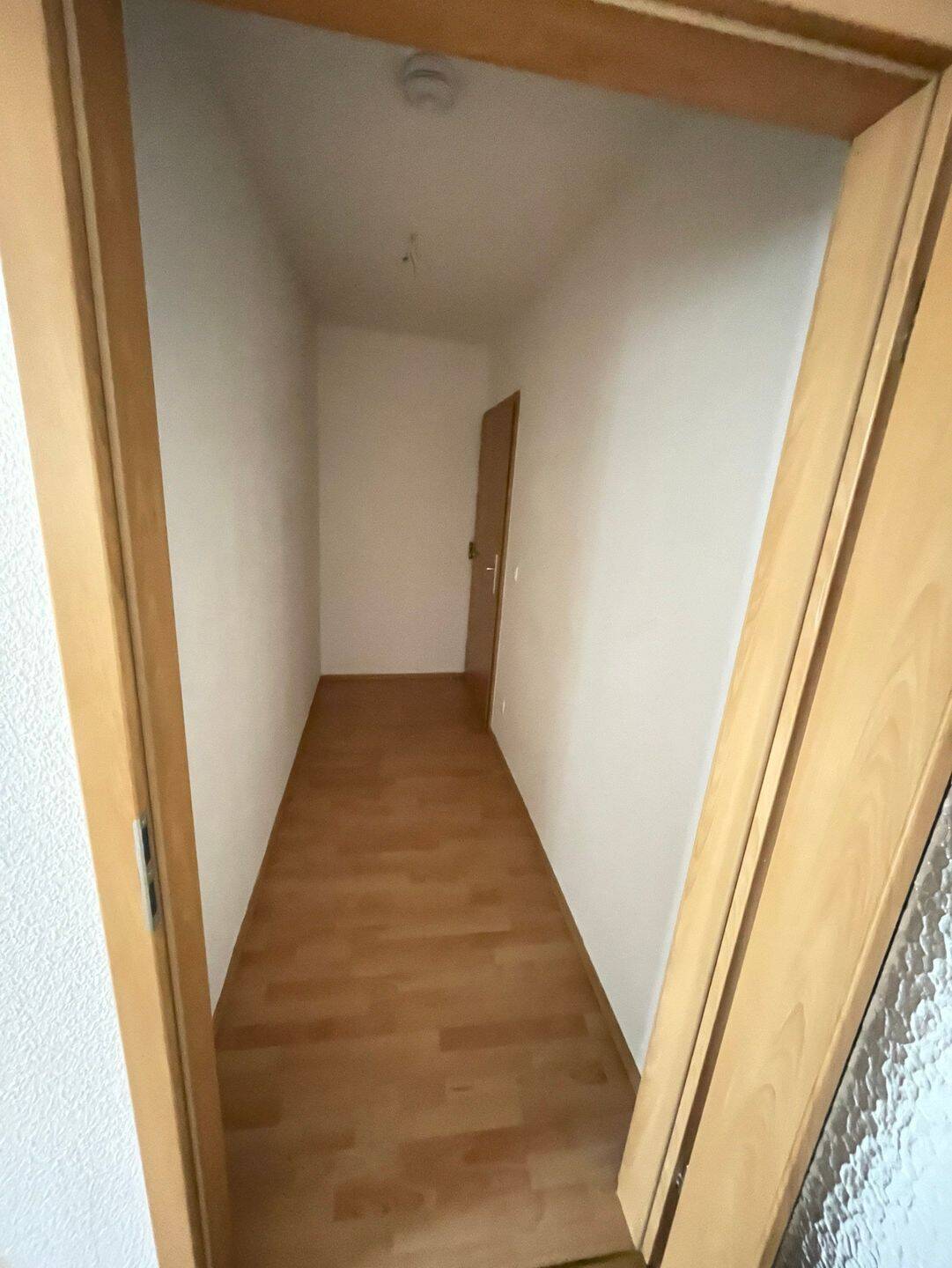SUPER! schöne Lage und 2 Räume mit Balkon- Was will man mehr!? – Beethovenstr. 52a we 2, 9130 Chemnitz – Vorschaubild 5