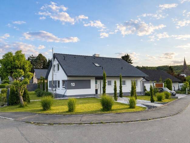 Einfamilienhaus zum Kauf provisionsfrei 890.000 € 6 Zimmer 177 m² 1.014 m² Grundstück Im Schloßgarten 10 Bietingen Gottmadingen 78244