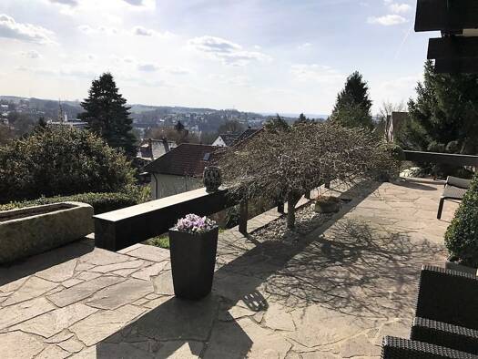 Einfamilienhaus zur Miete 2.500 € 6 Zimmer 235 m² 1.000 m² Grundstück frei ab 01.01.2027 Berg Landshut 84036