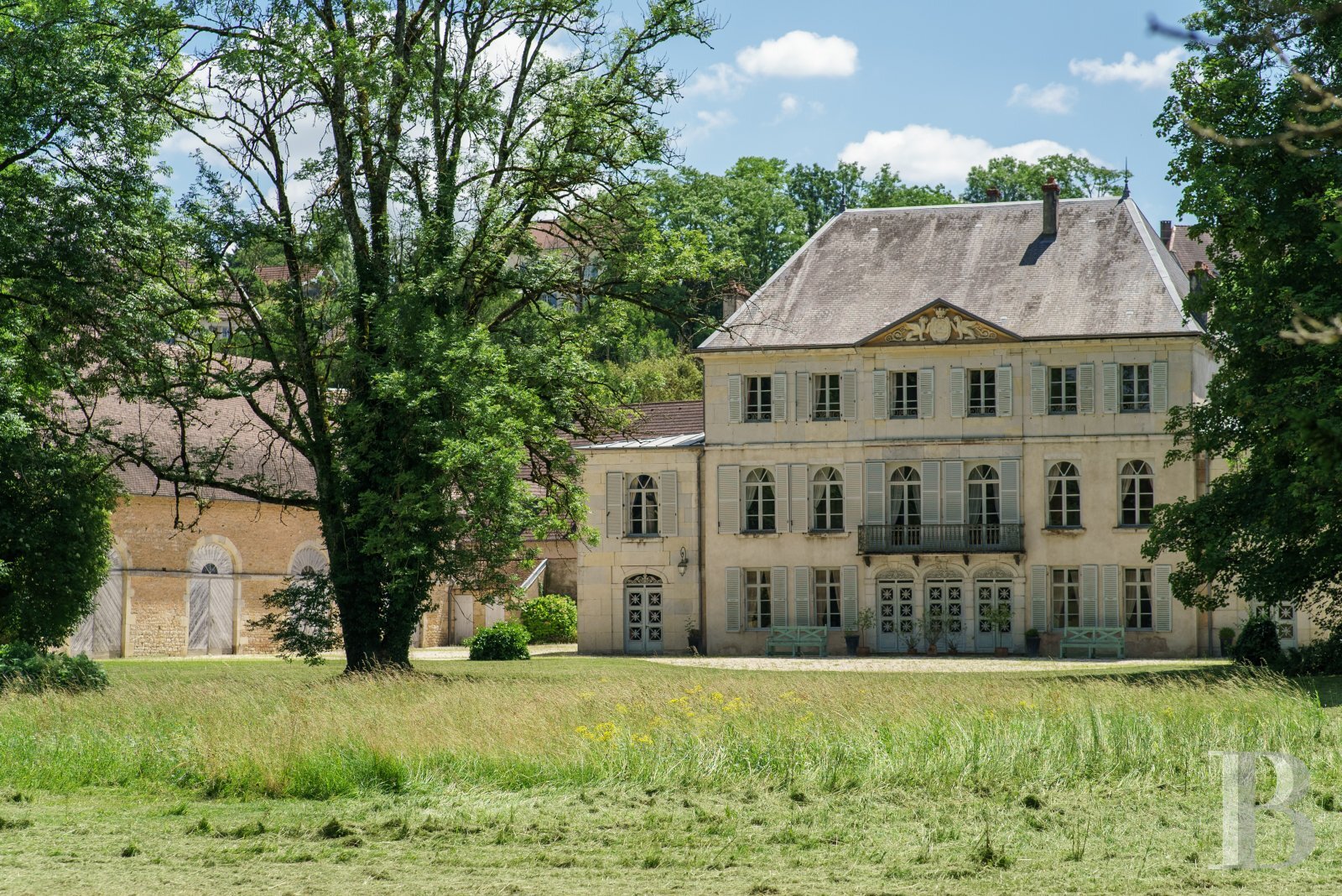 Schloss zum Kauf 1.170.000 € 17 Zimmer 643 m²<br/>Wohnfläche 37.007 m²<br/>Grundstück Chaprais - Cras Besançon 25000