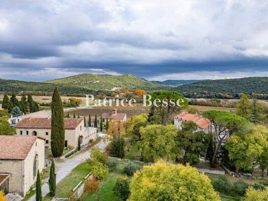 Reihenmittelhaus zum Kauf 2.677.500 € 20 Zimmer 2.952 m² 69.937 m² Grundstück Quissac 30260