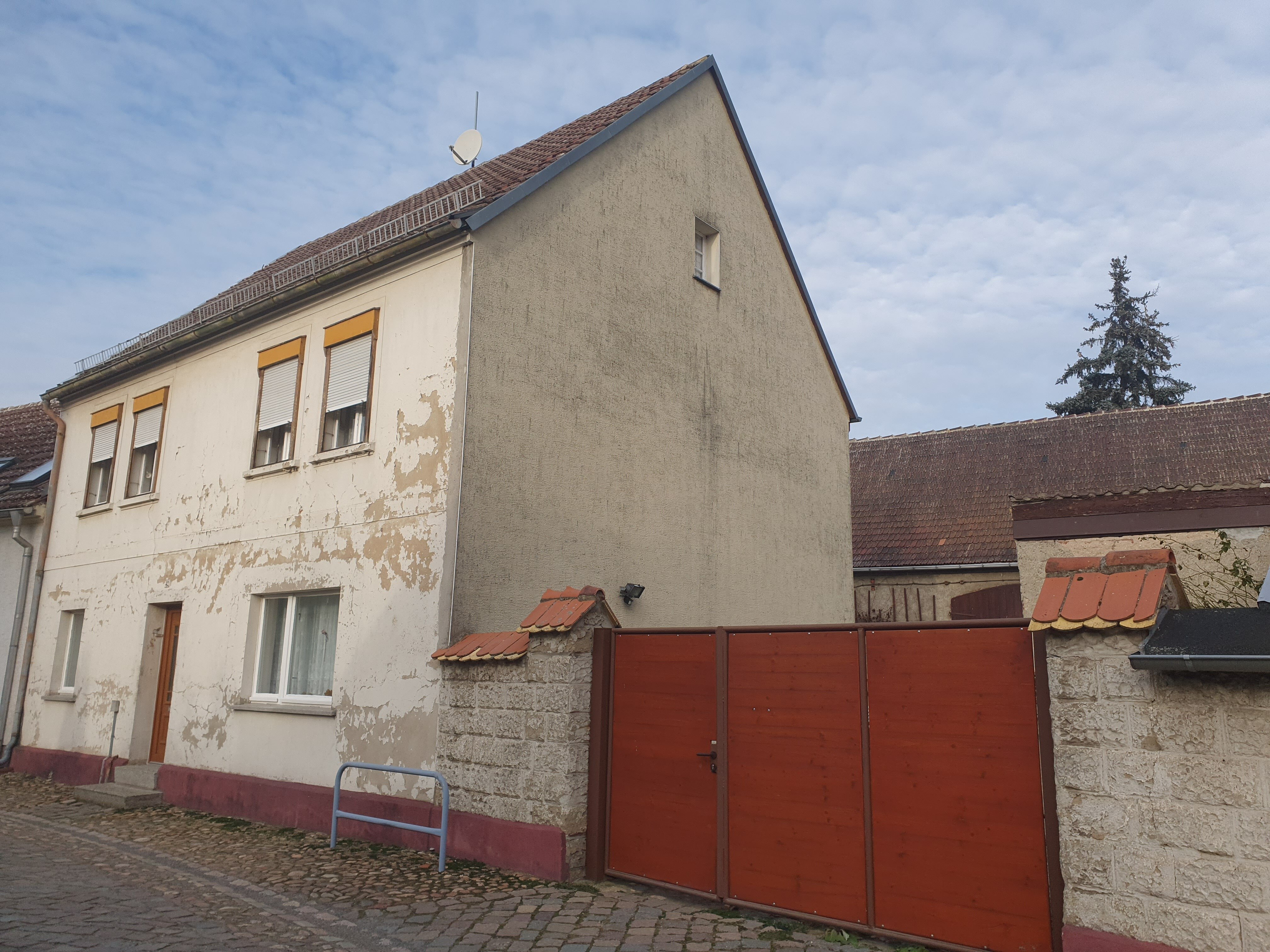 Einfamilienhaus zum Kauf 85.000 € 5 Zimmer 108 m²<br/>Wohnfläche 876 m²<br/>Grundstück ab sofort<br/>Verfügbarkeit Uebigau Uebigau-Wahrenbrück 04938