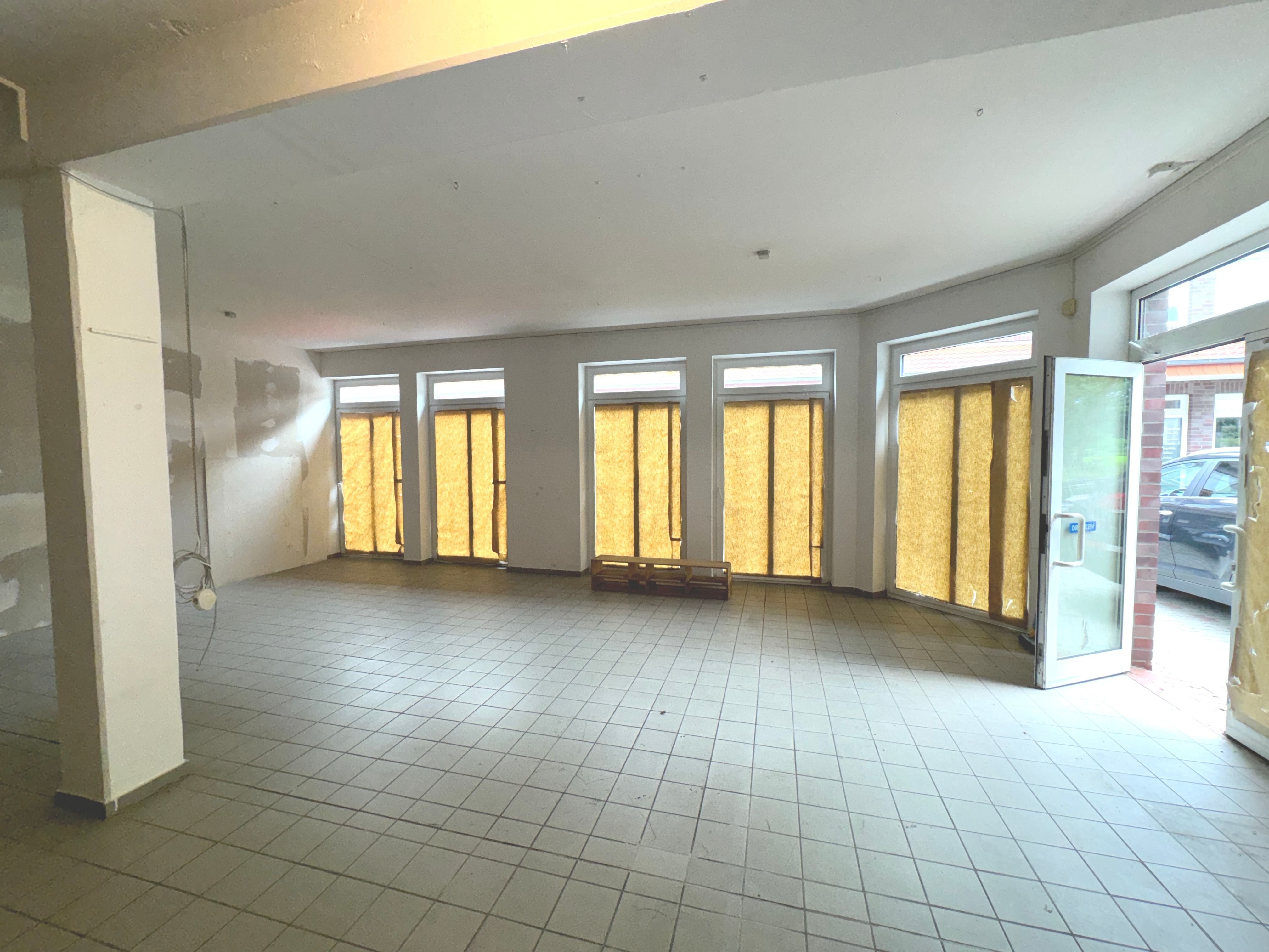 Laden zur Miete 2.300 € 2 Zimmer 238 m²<br/>Verkaufsfläche Iprump - Stickgras II - Bezirk 2 Delmenhorst 27751