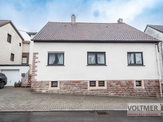 Einfamilienhaus zum Kauf 220.000 € 5 Zimmer 159 m² 1.143 m² Grundstück Wellesweiler Neunkirchen 66539