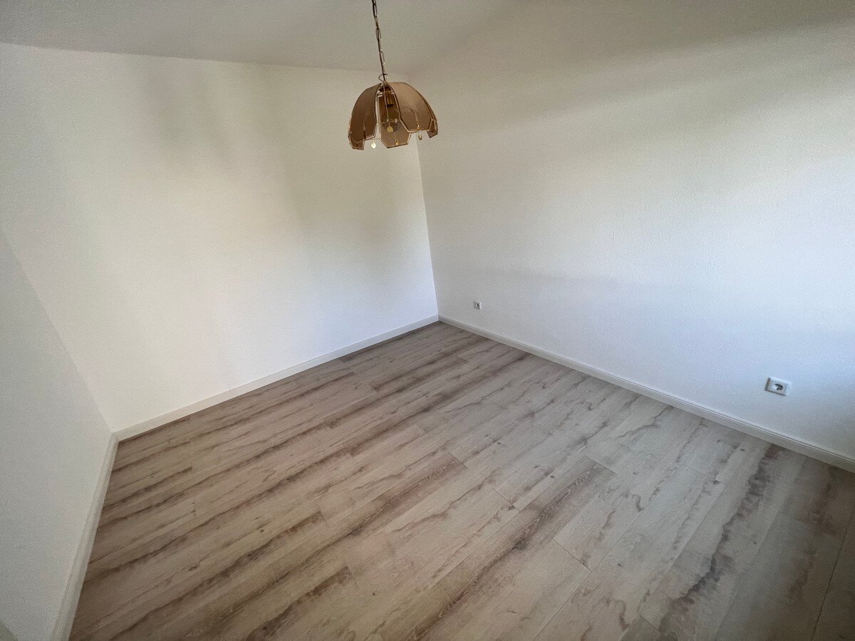 Doppelhaushälfte zum Kauf 117.500 € 5 Zimmer 117,5 m²<br/>Wohnfläche 316,7 m²<br/>Grundstück Vahlbruch Vahlbruch 37647