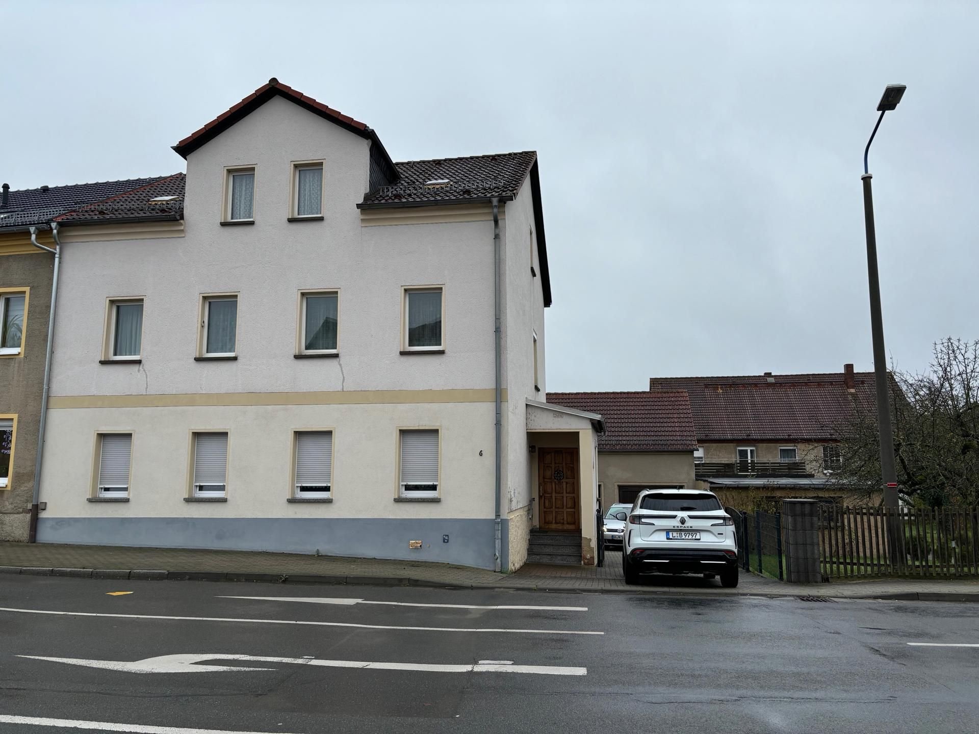 Mehrfamilienhaus zum Kauf 166.000 € 4 Zimmer 250 m²<br/>Wohnfläche 830 m²<br/>Grundstück Bad Lausick Bad Lausick 04651