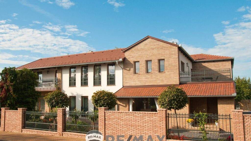 Hotel zum Kauf 2.020.000 € 13 Zimmer 13 Betten 1.397 m² Grundstück Gyenesdiás 8315