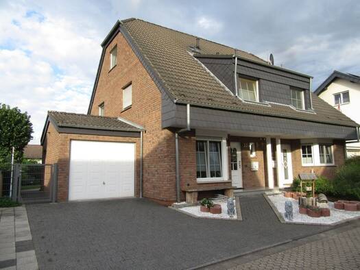 Doppelhaushälfte zur Miete 1.650 € 5 Zimmer 130 m² 272 m² Grundstück frei ab 01.12.2026 Mondorf Niederkassel 53859