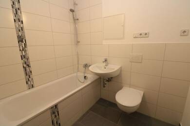 Wohnung zur Miete 469 € 4 Zimmer 67,8 m² EG Paul-Müller-Straße 18 Neu-Friedeburg Freiberg 09599