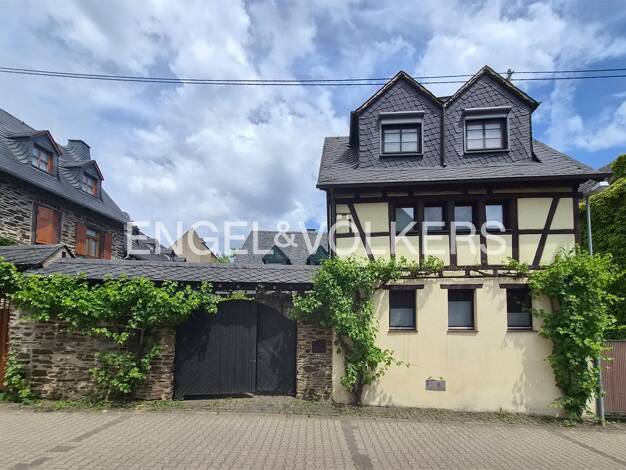 Haus zum Kauf 424.000 € 10 Zimmer 279 m² Grundstück frei ab sofort Moselsürsch Lehmen 56332