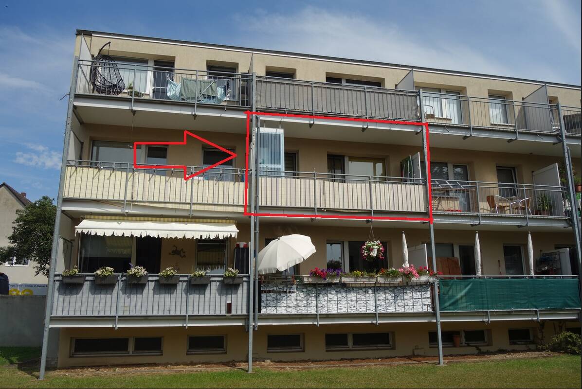 RUHIGE, GEPFLEGTE WOHNUNG IN WERSTEN 1. ETAGE GROßER BALKON INS GRÜNE KOMPLETT LAMINAT – Kärntner Weg 1, 40591 Düsseldorf – Bild 1 von 15