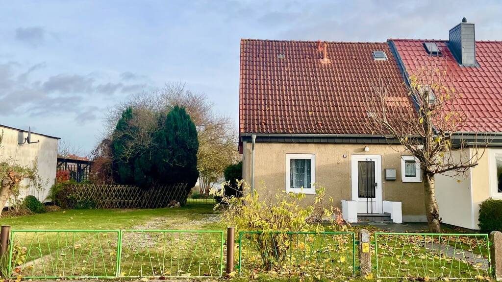 Doppelhaushälfte zum Kauf 199.000 € 3 Zimmer 70 m² 831 m² Grundstück Kalkhorst 23942