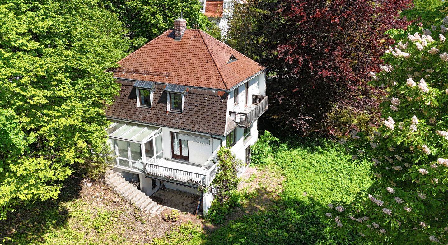 Sanierungsbedürftige Altbauvilla in exklusiver Lage Starnbergs