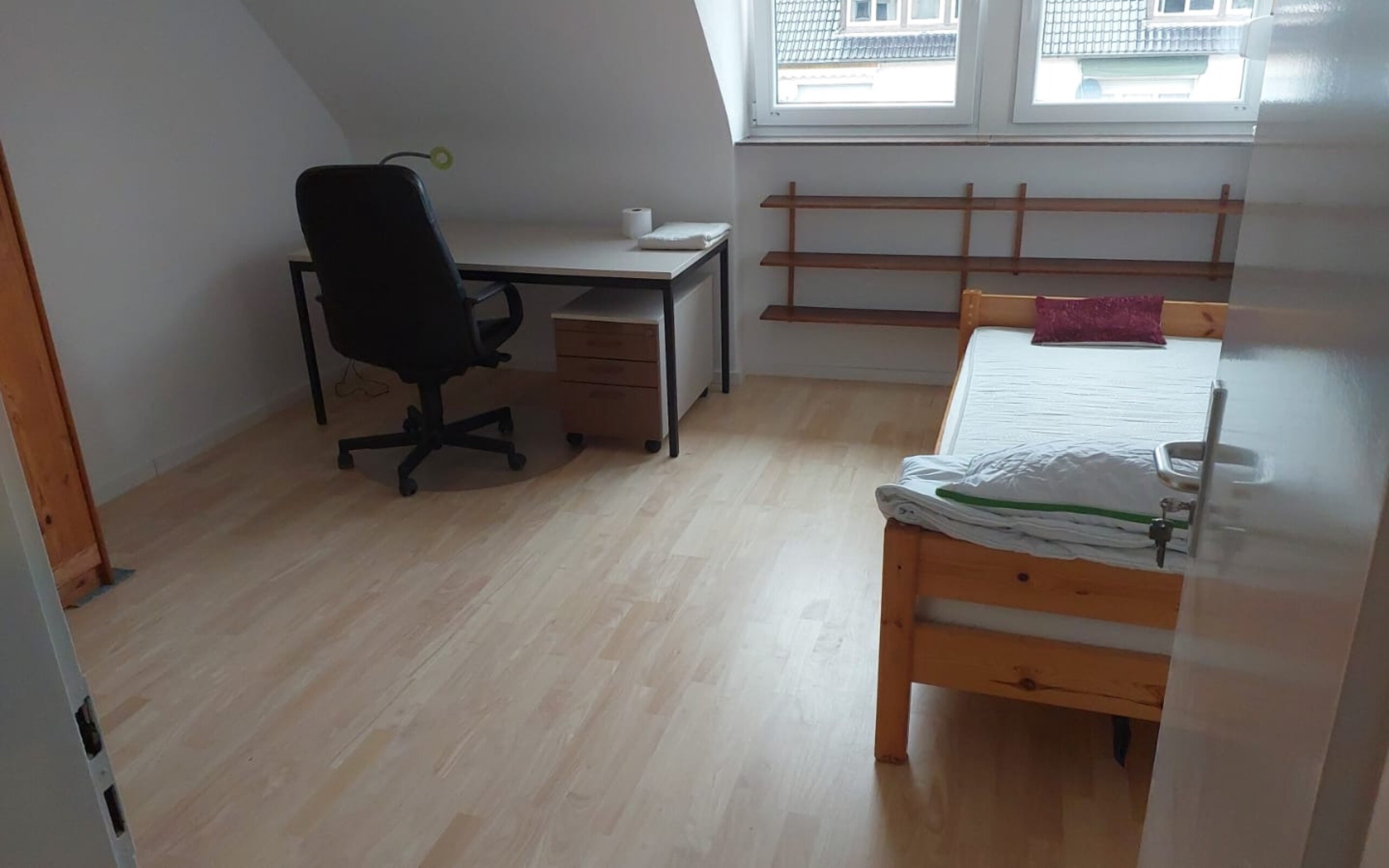 WG-Zimmer zur Miete Wohnen auf Zeit 780 € 16 m²<br/>Wohnfläche 31.03.2025<br/>Verfügbarkeit Kuppinger Str. 0 Heerstraße Stuttgart - Vaihingen 70563