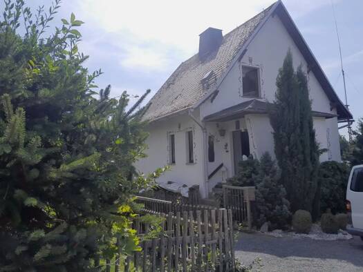 Einfamilienhaus zum Kauf provisionsfrei 195.000 € 10 Zimmer 154 m² 695 m² Grundstück frei ab sofort Langenbernsdorf Langenbernsdorf 08428