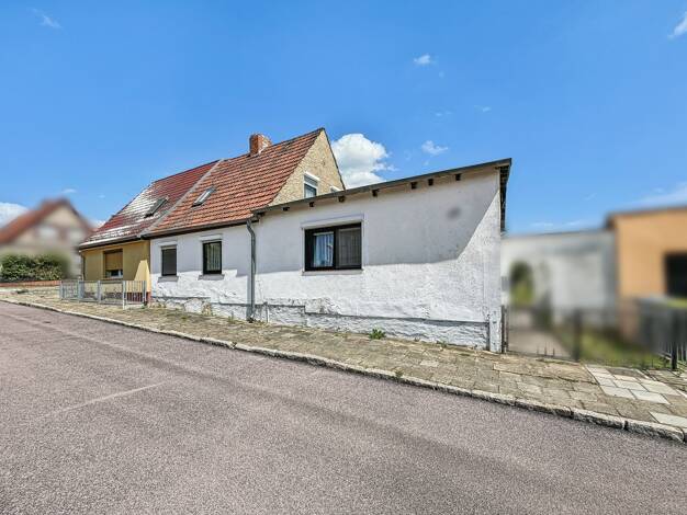 Doppelhaushälfte zum Kauf 98.700 € 5 Zimmer 110 m² 652 m² Grundstück Aschersleben Aschersleben 06449