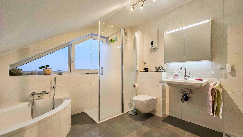 Wohnung zum Kauf 270.000 € 3 Zimmer 98,5 m² 2. Geschoss frei ab 26.06.2026 Klein-Umstadt Groß-Umstadt 64823