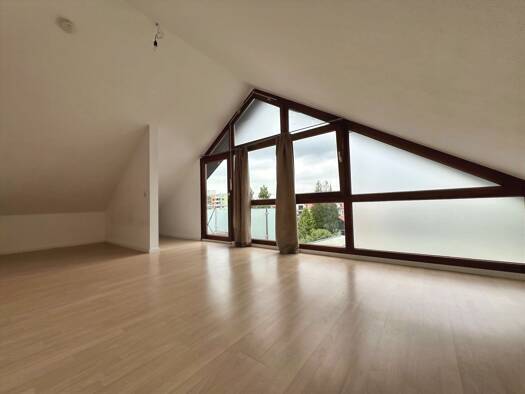 Wohnung zur Miete 850 € 3 Zimmer 82 m² Dachgeschoss frei ab sofort Oberderdingen Oberderdingen 75038