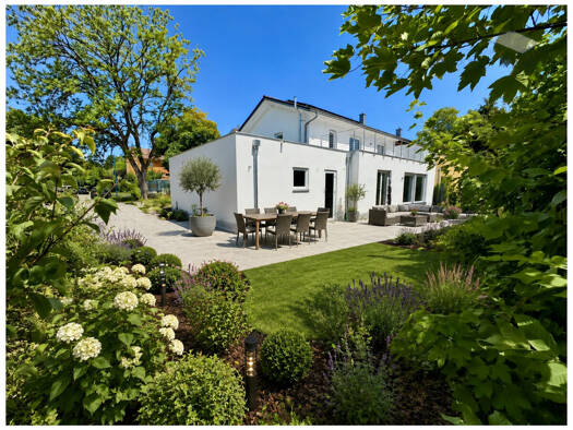 Mehrfamilienhaus zum Kauf - Erstbezug als Kapitalanlage geeignet 870.000 € 5 Zimmer 242 m² 682 m² Grundstück Stadtbergen Stadtbergen 86391