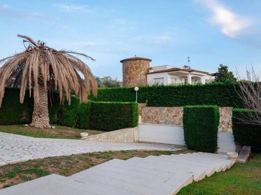 Villa zum Kauf 1.100.000 € 4 Zimmer 320 m² 988 m² Grundstück Girona 17000