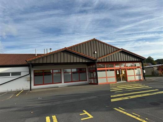 Ladenfläche zum Kauf 1.184 m² Verkaufsfläche teilbar ab 1.114 m² Ebersdorf Ebersdorf b. Coburg 96237