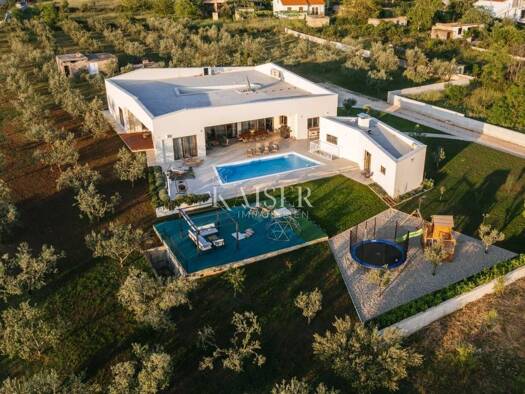 Haus zum Kauf 1.550.000 € 5 Zimmer 320 m² Smokovic, Zemunik Donji Zemunik Donji