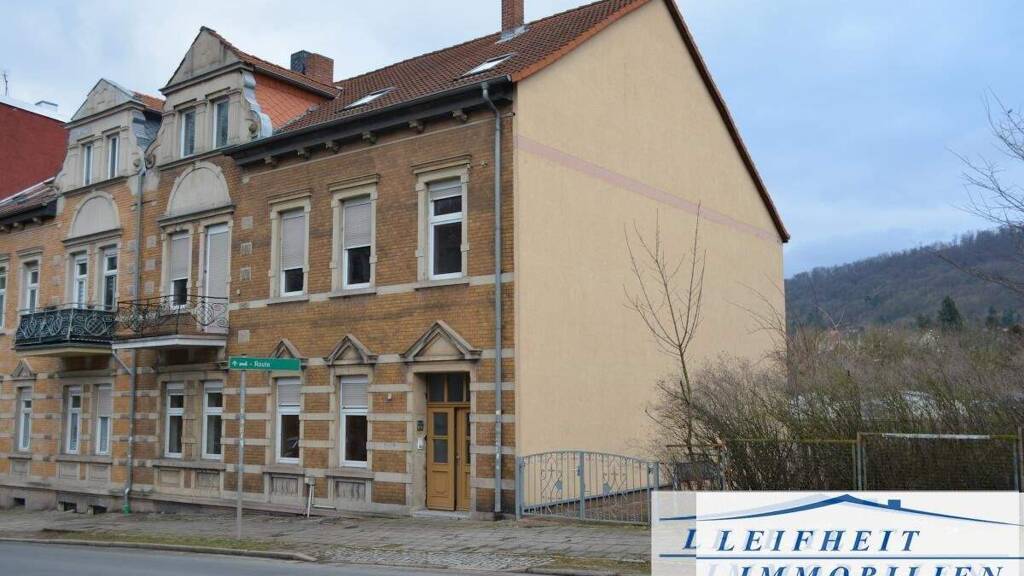 Immobilie in Sondershausen - Mehrfamilienhaus mit drei Wohneinheiten, Photovoltaikanlage, Garten und Stellplätzen - Bild 2