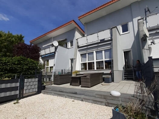 Doppelhaushälfte zum Kauf 399.000 € 5 Zimmer 147 m² 210 m² Grundstück Langenselbold 63505